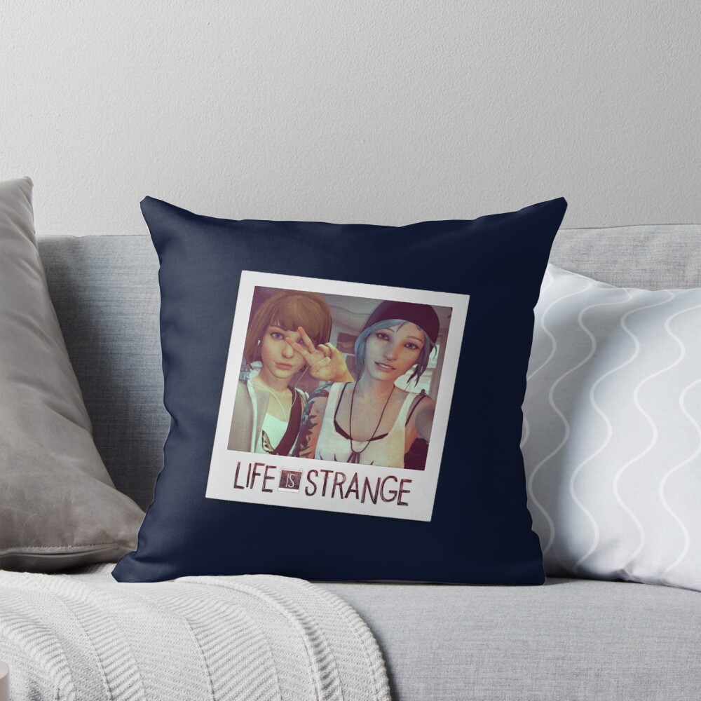 Max And Chloe Selfie Moment Throw Pillow